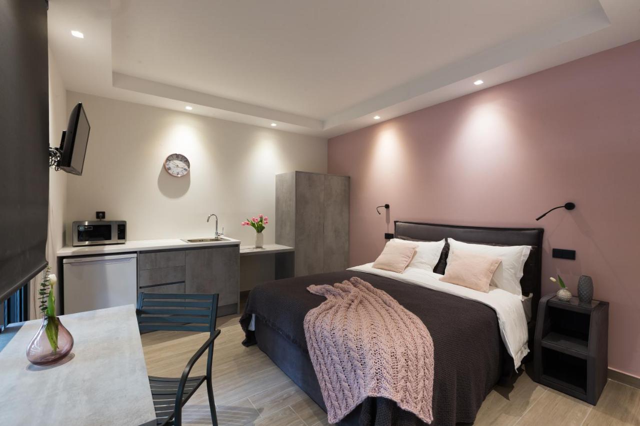 12 Reasons Why Metaxourgeio Aparthotel Athén Kültér fotó