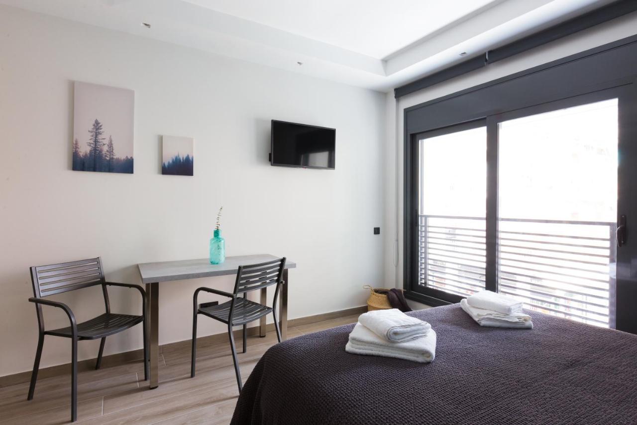 12 Reasons Why Metaxourgeio Aparthotel Athén Kültér fotó