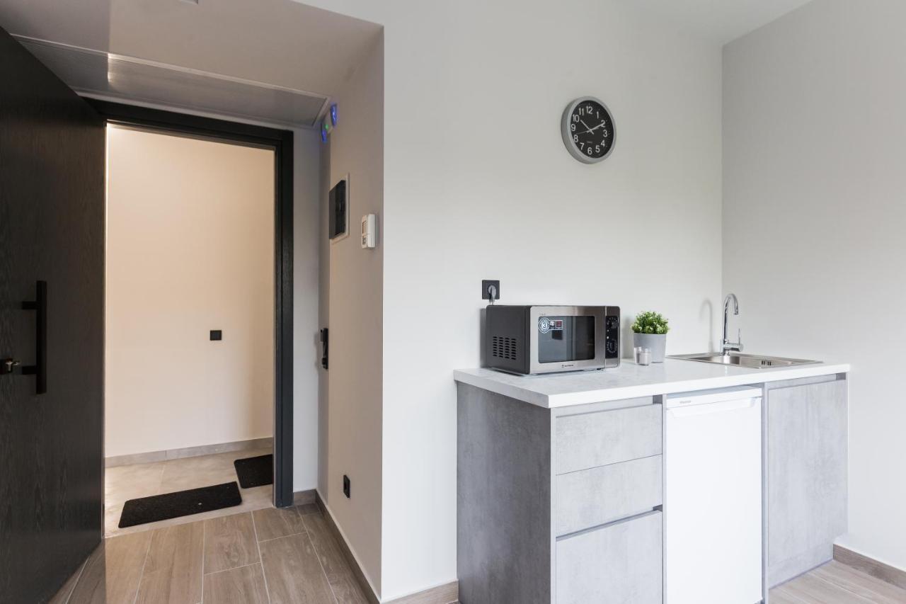 12 Reasons Why Metaxourgeio Aparthotel Athén Kültér fotó
