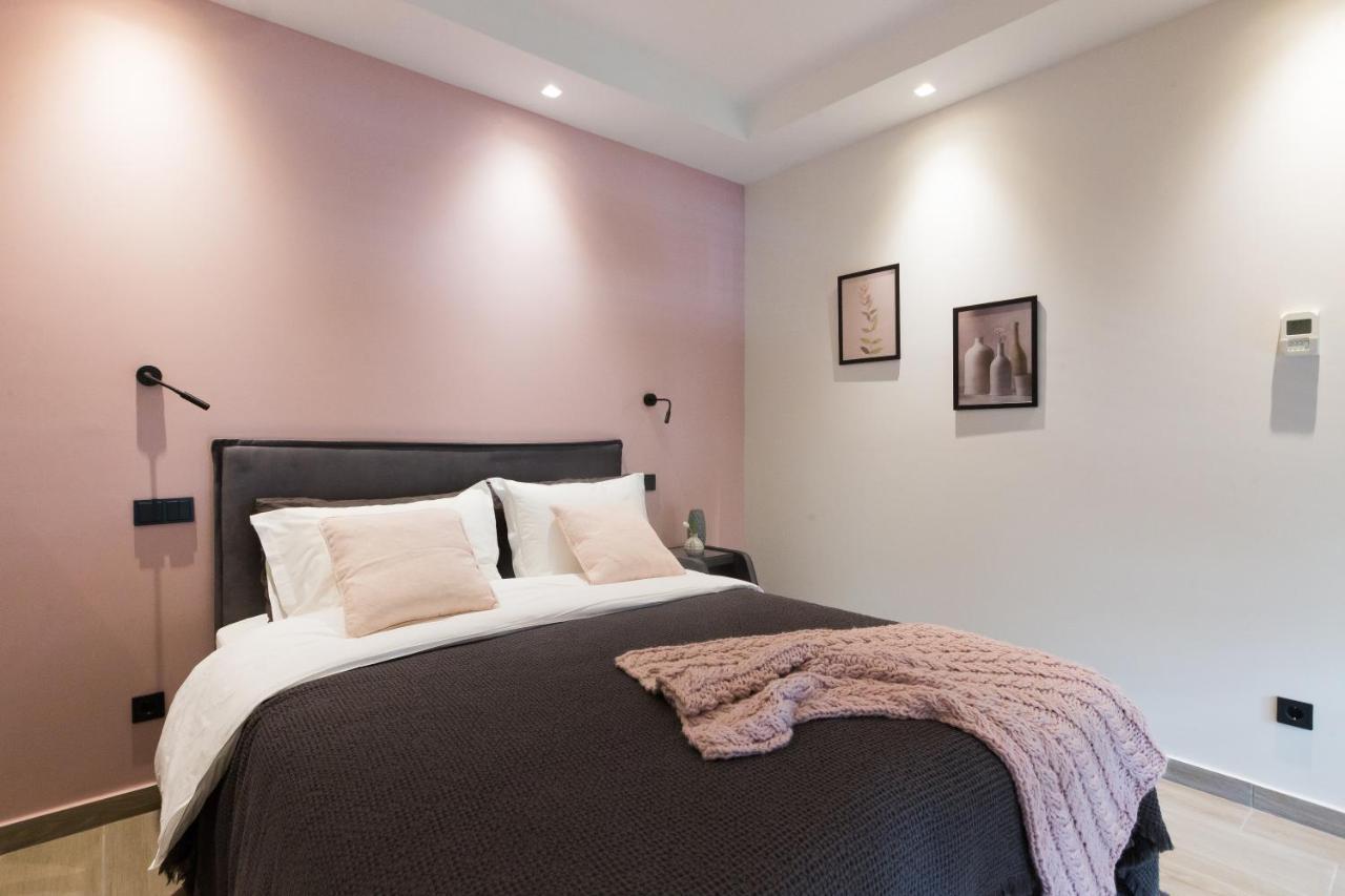 12 Reasons Why Metaxourgeio Aparthotel Athén Kültér fotó