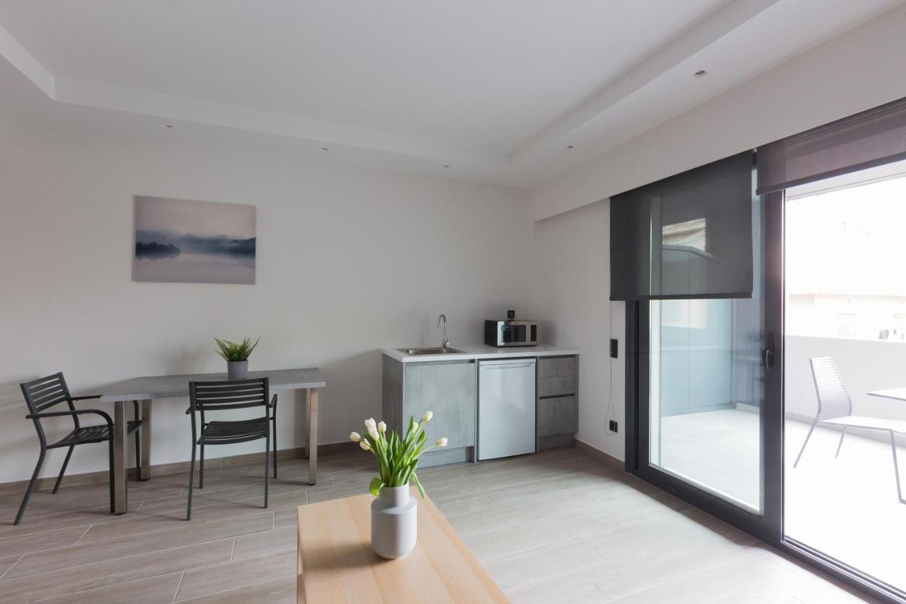 12 Reasons Why Metaxourgeio Aparthotel Athén Kültér fotó