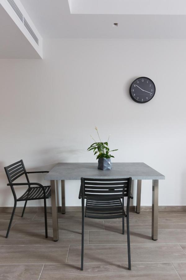 12 Reasons Why Metaxourgeio Aparthotel Athén Kültér fotó