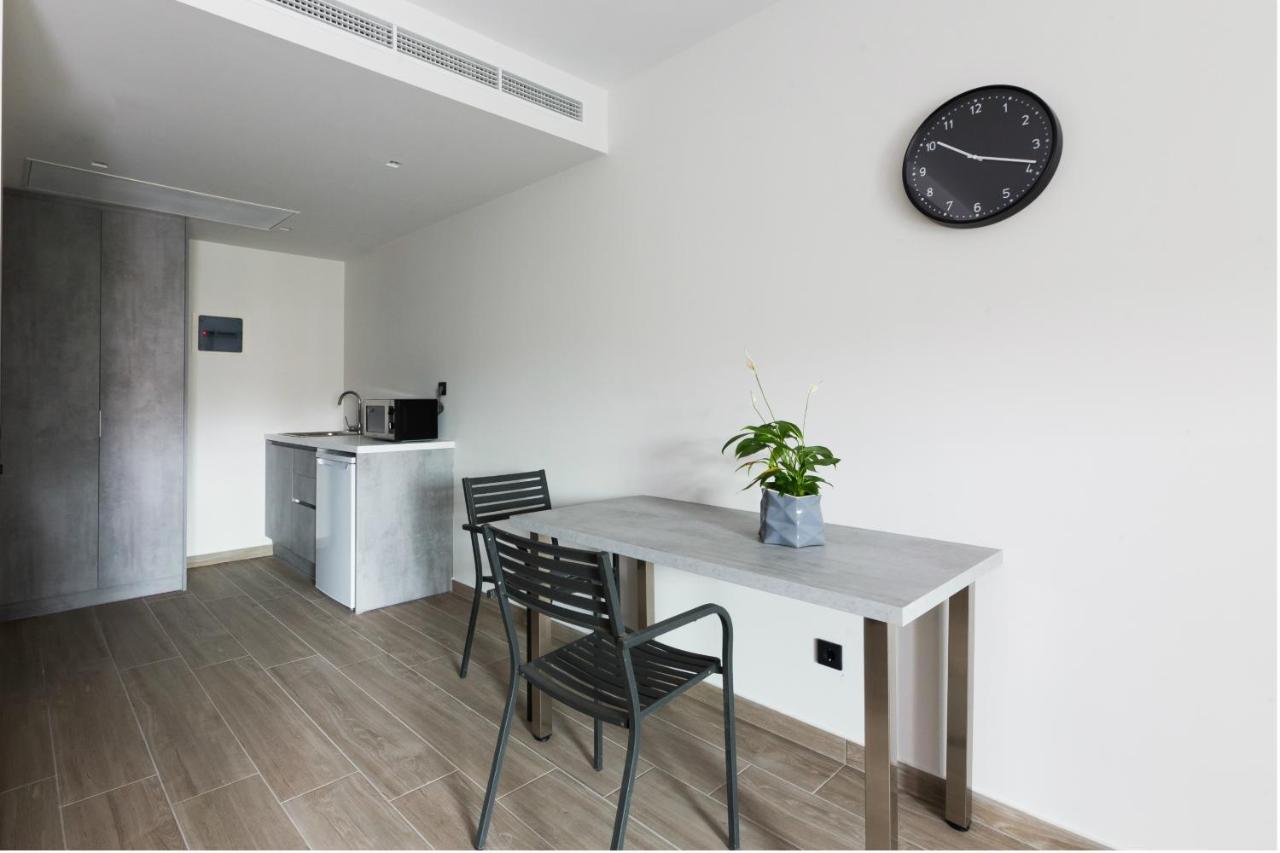 12 Reasons Why Metaxourgeio Aparthotel Athén Kültér fotó