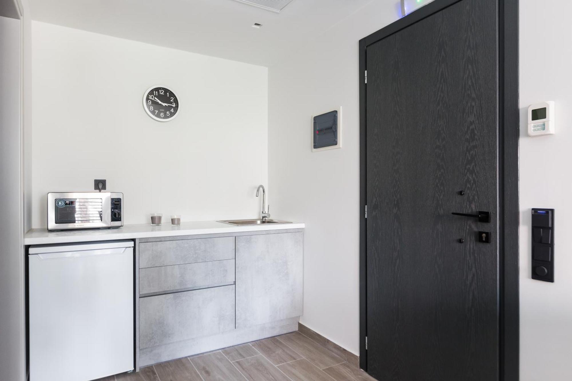 12 Reasons Why Metaxourgeio Aparthotel Athén Kültér fotó